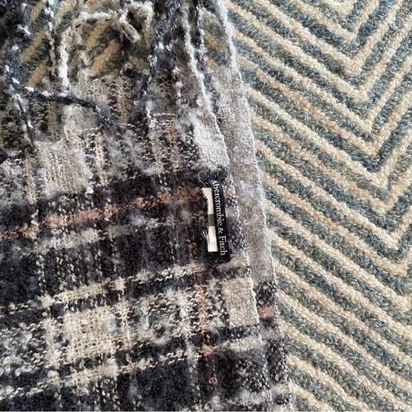 Abercrombie blanket scarf - Picture 4 of 5